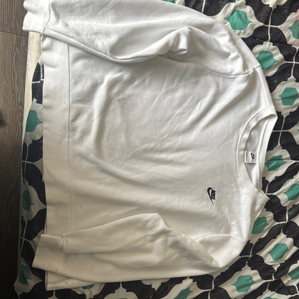 Nike Classic White Crewneck Sweatshirt